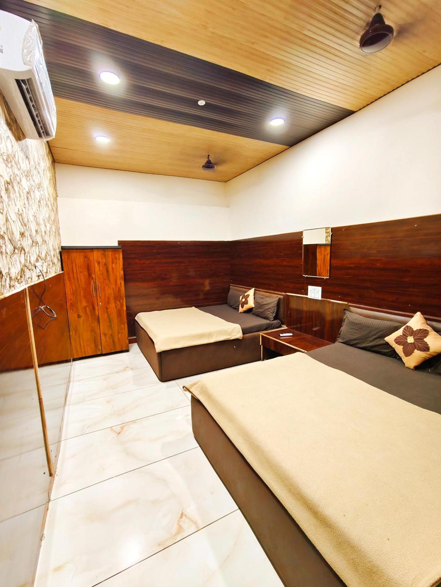 Hotel Om Palace Near Mahakal Mandir Ujjain Exterior photo