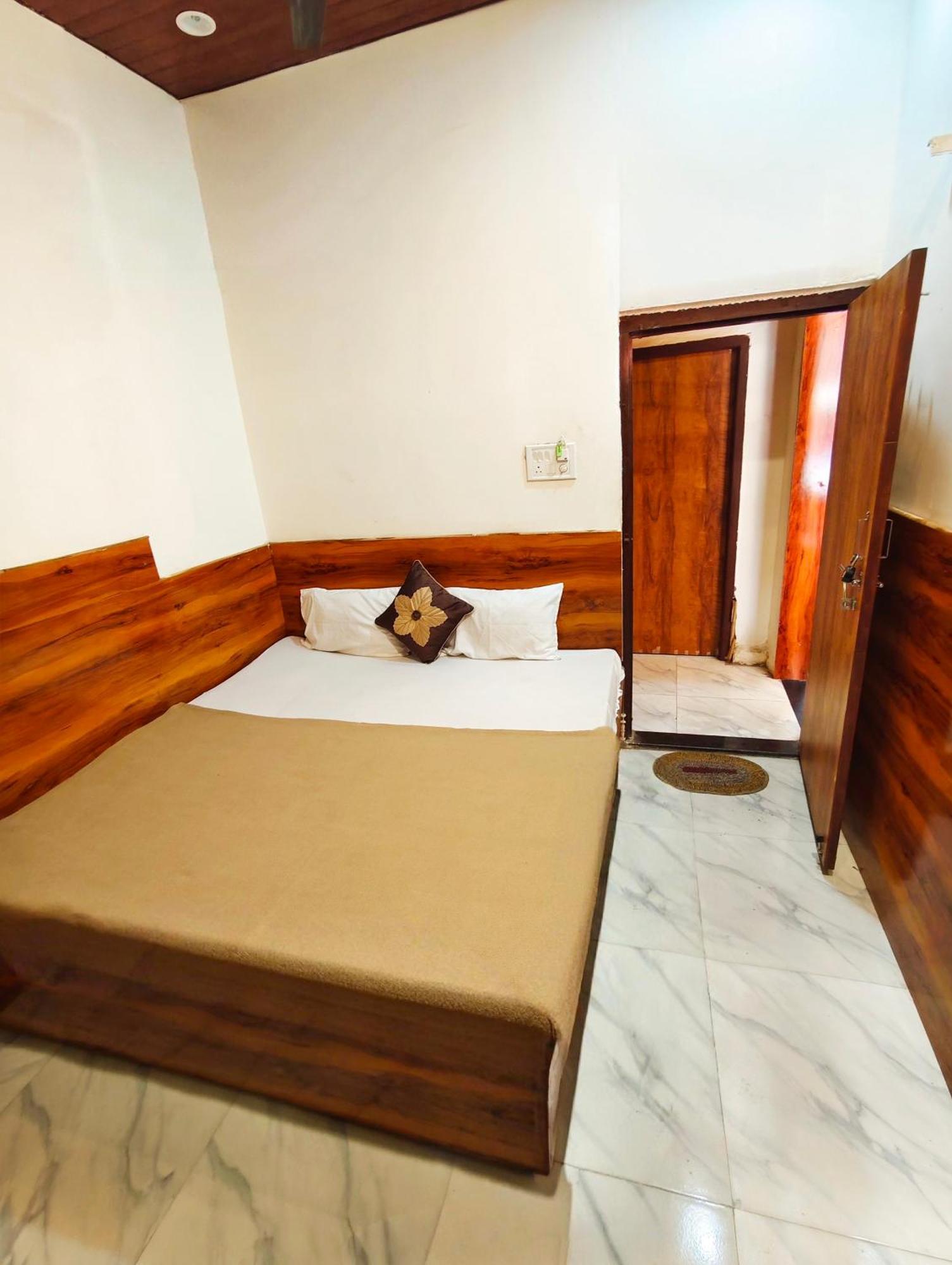 Hotel Om Palace Near Mahakal Mandir Ujjain Exterior photo