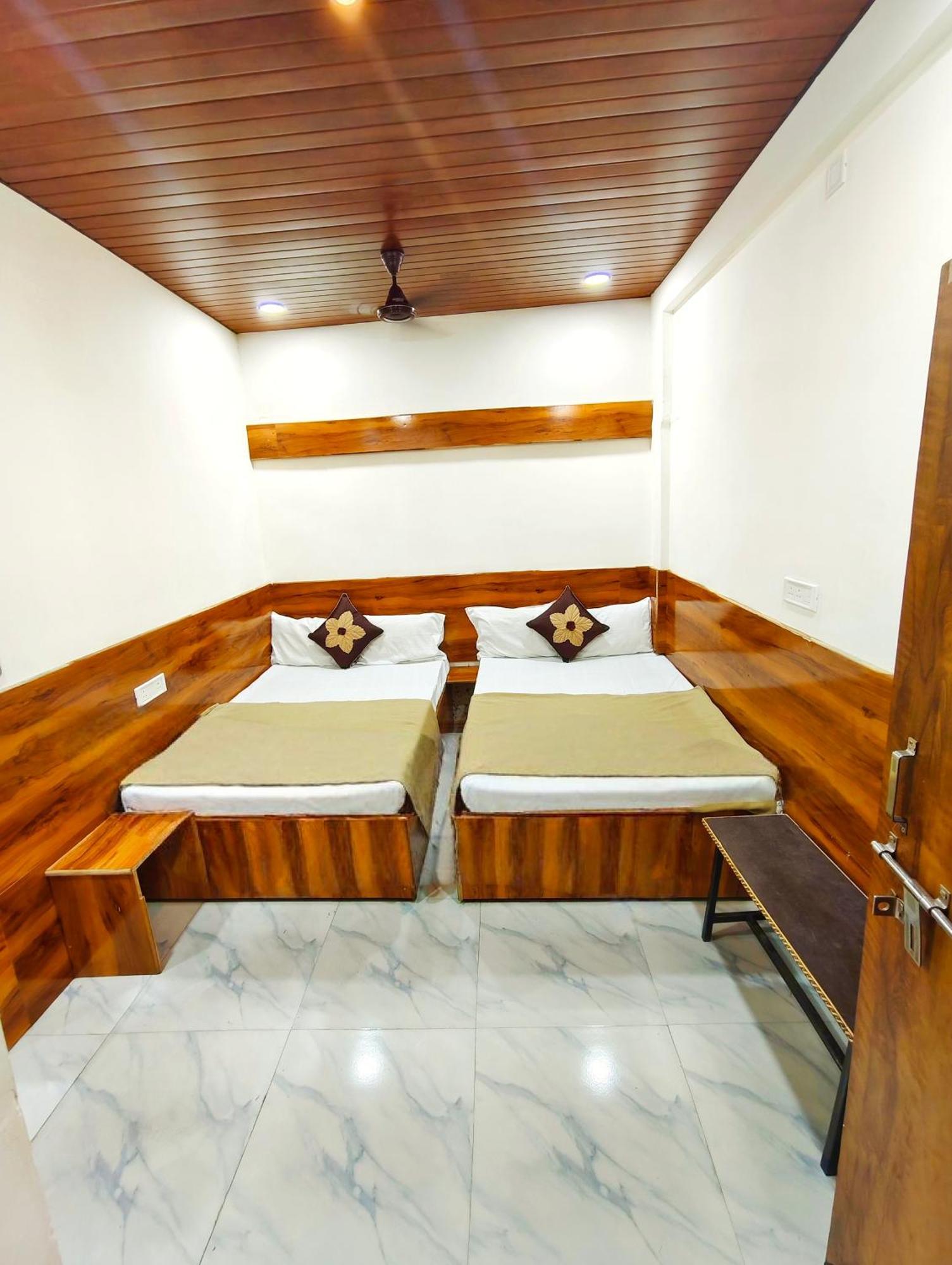 Hotel Om Palace Near Mahakal Mandir Ujjain Exterior photo