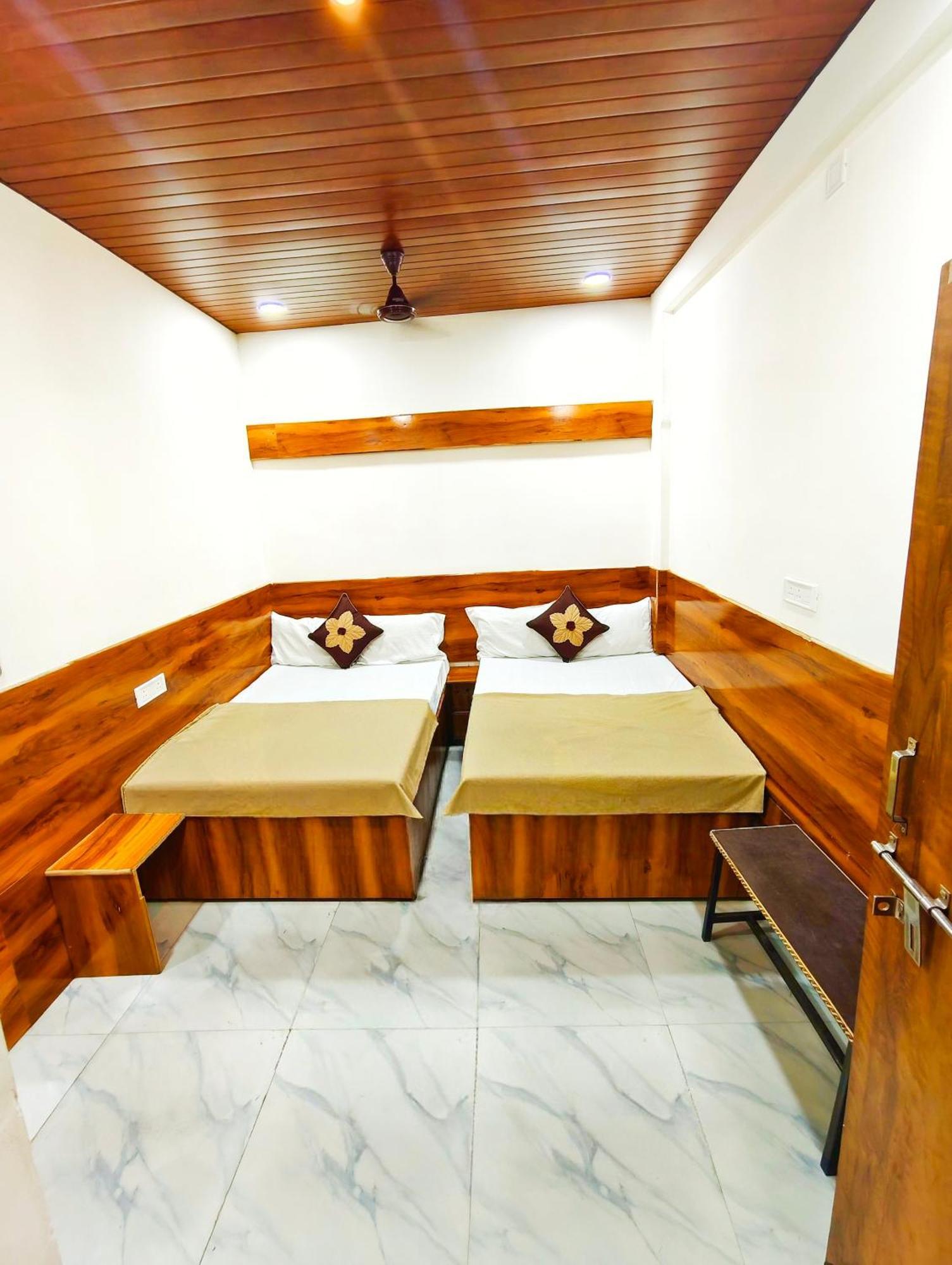 Hotel Om Palace Near Mahakal Mandir Ujjain Exterior photo