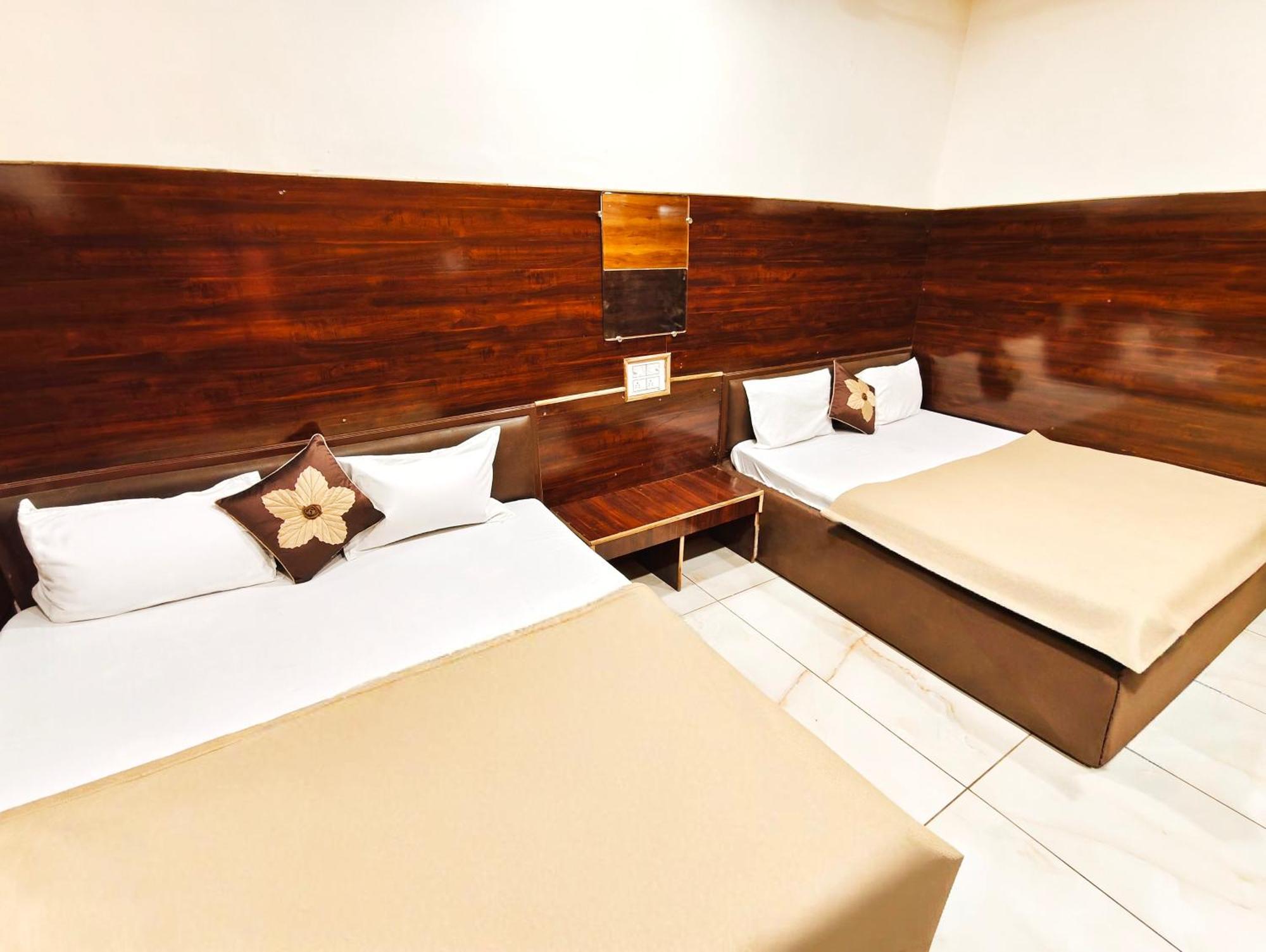 Hotel Om Palace Near Mahakal Mandir Ujjain Exterior photo