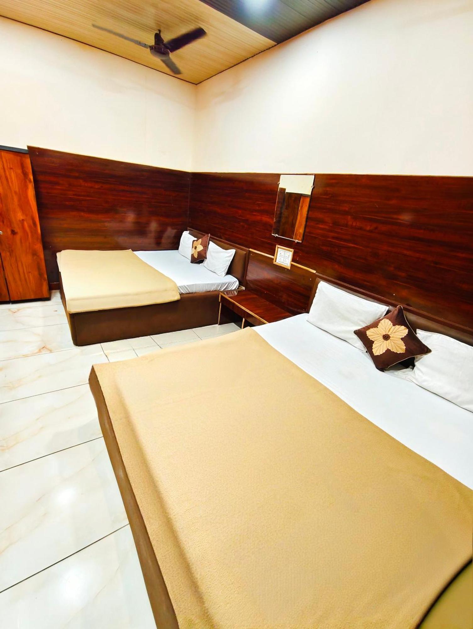 Hotel Om Palace Near Mahakal Mandir Ujjain Exterior photo