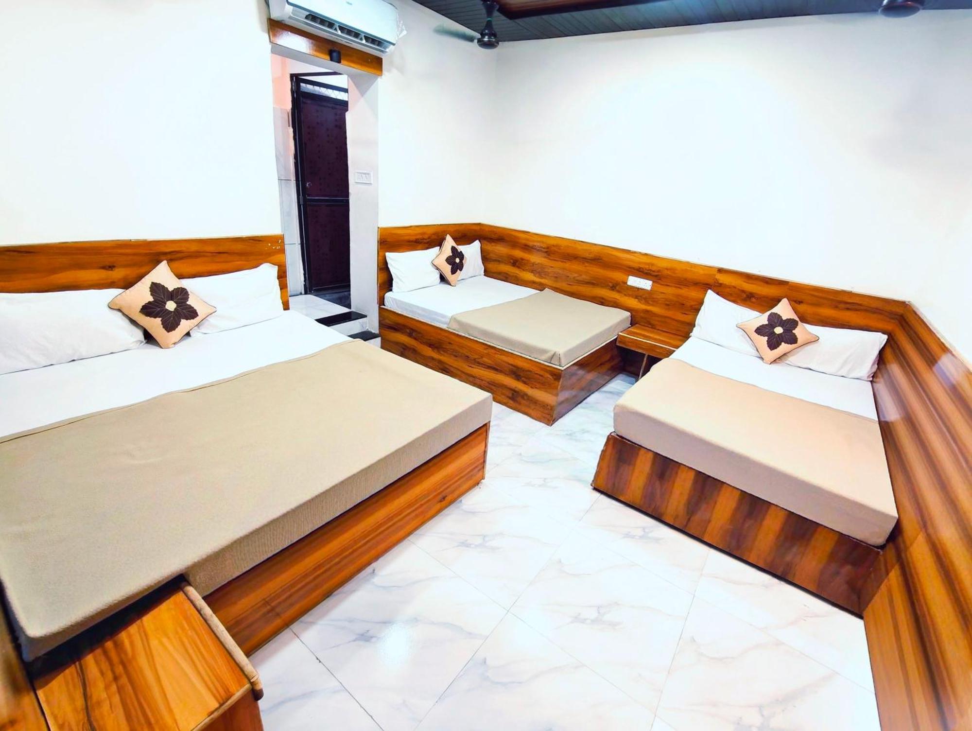 Hotel Om Palace Near Mahakal Mandir Ujjain Exterior photo