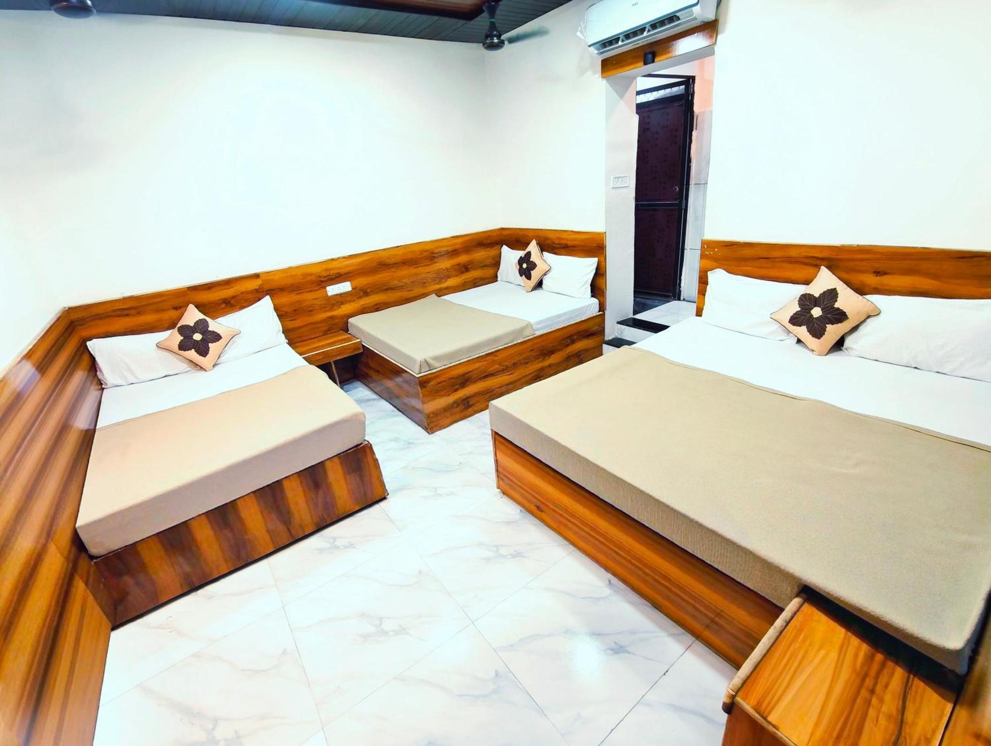 Hotel Om Palace Near Mahakal Mandir Ujjain Exterior photo
